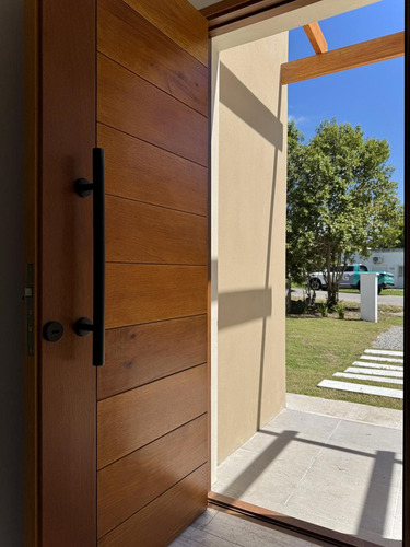 Colonia - Venta De Casa De 2 Dormitorios Con Jardin En Excelente Zona