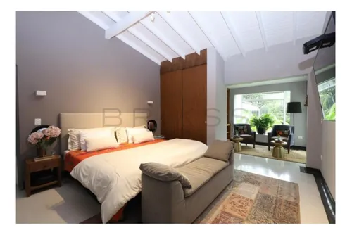 Casa En Venta En El Poblado. Cod V50795