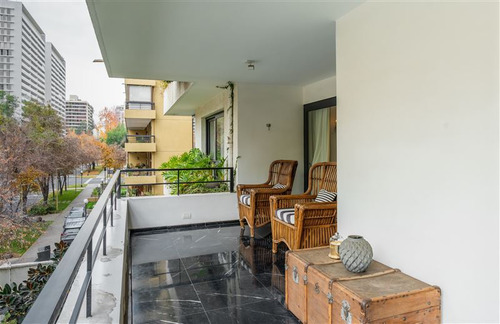 Departamento En Venta De 2 Dorm. En Las Condes
