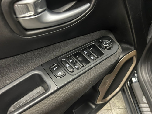 Jeep Renegade 1.8 16V FLEX LONGITUDE 4P AUTOMÁTICO