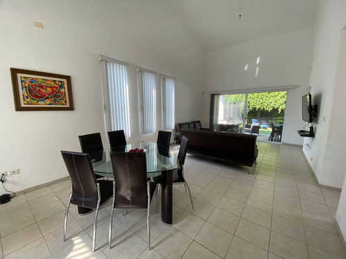 Hermosa Casa En Lomas De Cocoyoc (francionamiento)