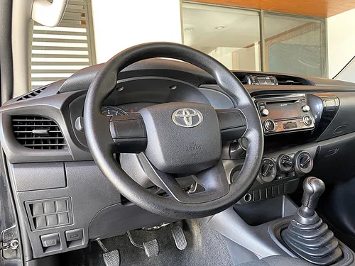 Toyota Hilux 2.7 Cabina Doble Sr Mt