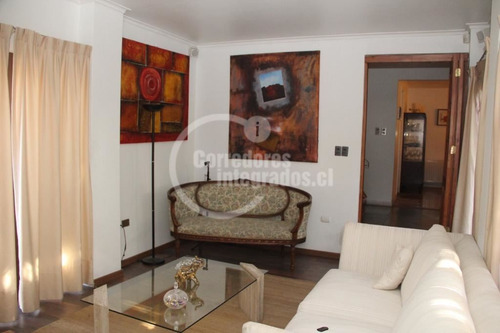 Casa En Venta De 5 Dorm. En Las Condes