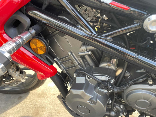 Imagen 2 de 10 de Benelli Tnt 300
