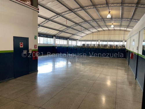 Ms: 24-23693, Vendemos Amplio Complejo Industrial En El Llanito. A=2.699m2, 10b, 7p.