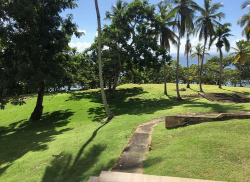 En Venta Terreno Con 800metros De Playa En Bahia De Samana