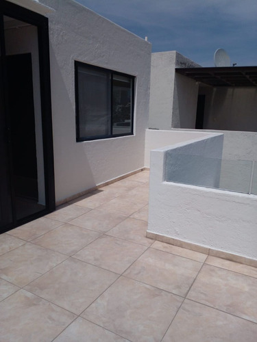 En Venta Casa En Santa Fe Juriquilla, Roof Garden, 4ta Recamara U Oficina..