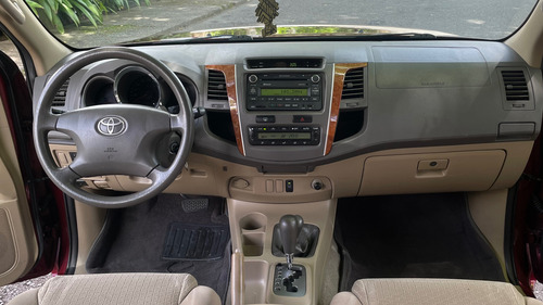 Toyota Fortuner 2011 4x4
