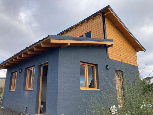 Casa A La Venta En Bariloche - Barrio Omega