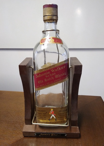 Antiguo Botellon Johnnie Walker Red Soporte De Madera Whisky