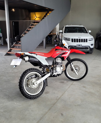 Imagen 4 de 17 de Impecable Honda Tornado Xr 250 Año 2017 Con Solo 13.000 Km