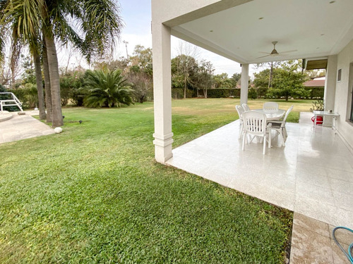 Hermosa Casa Quinta En Venta, En Chacras De Canning.