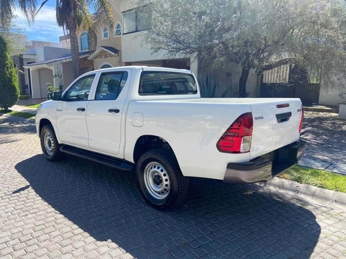 Imagen 4 de 14 de Toyota Hilux 2017 2.7 Cabina Doble Base Mt