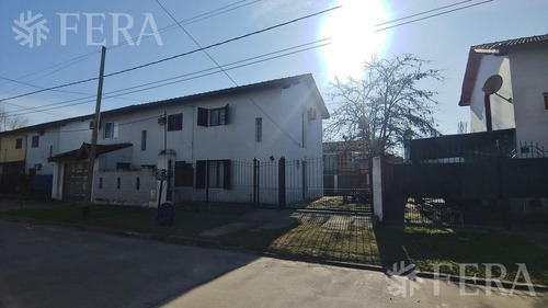 Venta De Casa De 3 Ambientes Con Cochera En Longchamps