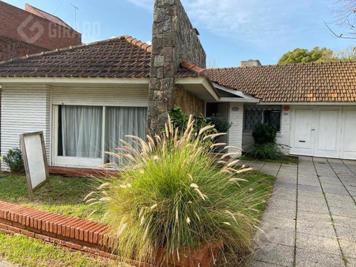 Casa En Venta, Barrio Chauvin.