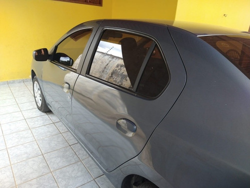 Imagem 8 de 9 de Renault Logan 2014 1.6 Expression Hi-power 4p