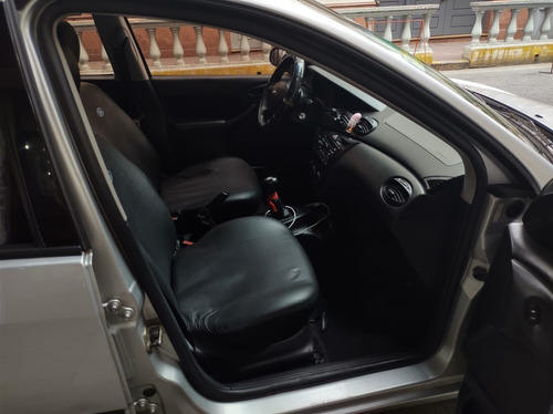 Ford Focus Ambiente 1.8n 5 Ptas. Mt / Gnc / 2004