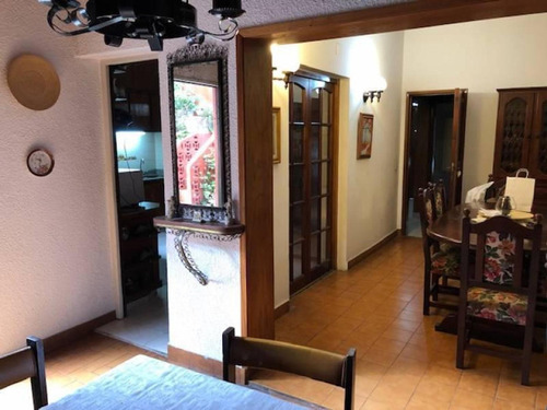 Imagen 4 de 29 de En Venta. Amplia Casa 4 Dorm, Patio Con Quincho Y 2 Cocheras