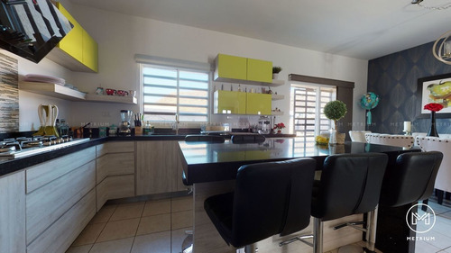Imagen 8 de 17 de Casa En Venta En Encordada Del Valle Frente A Parque Con Exc