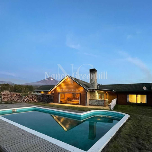 Rebajada Casa Con Inmejorable Vista Y Piscina (108944)