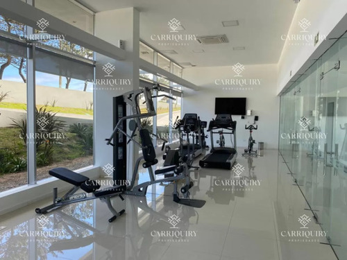 Se Vende Apartamento De 3 Dormitorios En Edificio Horizonte, Playa Mansa, Punta Del Este