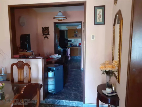 Casa En Venta Con Renta 4 Dormitorios 2 Baños, Patio Con Parrillero Y Cochera-luis.a.de Herrera-brazo Oriental