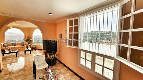 Elegante Casa Estilo Ingles En Venta En Los Naranjos Del Cafetal Lld