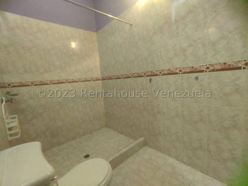 Casa De Dos Planta Ubicada En Urb Araguaney I Palo Negro 25-13068 Mfc