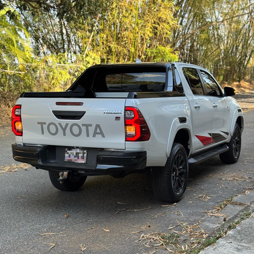 Toyota Hilux Dubai Gr