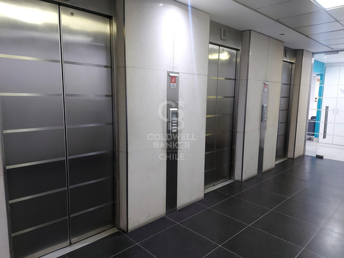 Oficina Ubicada En Edificio Mistral, Las Condes