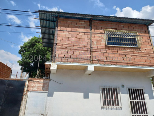 Casa En Venta, Urb. San Jose, Maracay 24-14829 Yr