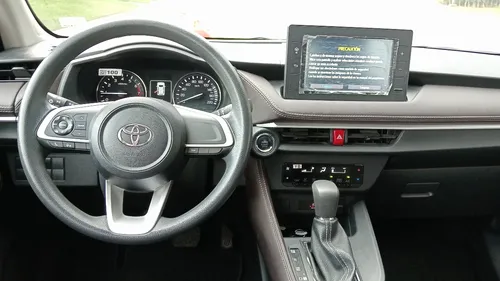 Toyota Yaris 4p Sedán S L4/1.5 Aut