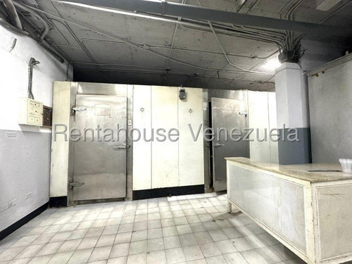 Excelente Local Comercial En Alquiler En Los Palos Grandes, 25-9993