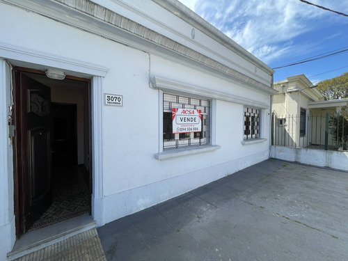 Imagen 1 de 13 de Venta De Apartamento Al Frente, Con 2 Dormitorios Y Azotea En La Blanqueada
