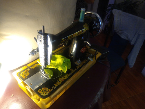 Máquina De Coser Newbee Negro (Usado)