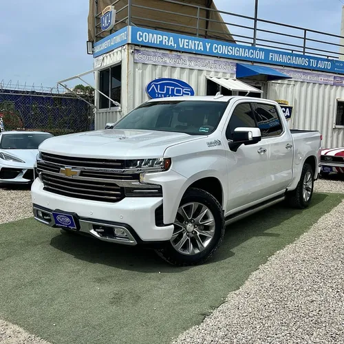 Chevrolet Cheyenne 4P Crew Cab 4x4 High Country TA