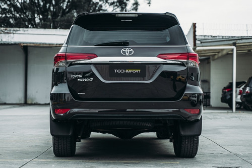 Imagem 4 de 7 de Toyota Hilux Sw4 2.8 Srx Diesel 7 Lugares - 2017