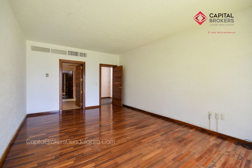 Casa De Lujo Con Alberca En El Palomar Sur