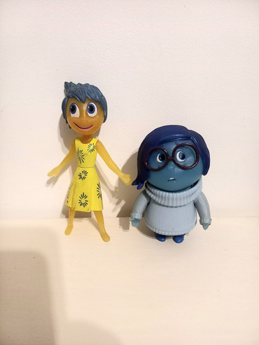 Figuras Muñecos Intensamente Con Consola No Se Si Funciona (Usado)
