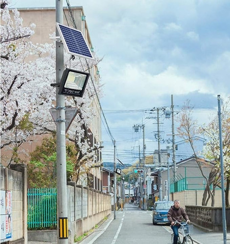 Reflector Lampara Solar 500w Led C/panel Alumbrado Exterior