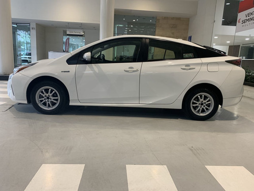 Imagen 9 de 15 de Toyota Prius 2016 1.8 Base Hibrido At