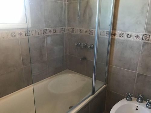 Pilar Del Este, Los Jazmines Venta, Casa Con 4 Dormitorios Mas Dependencia