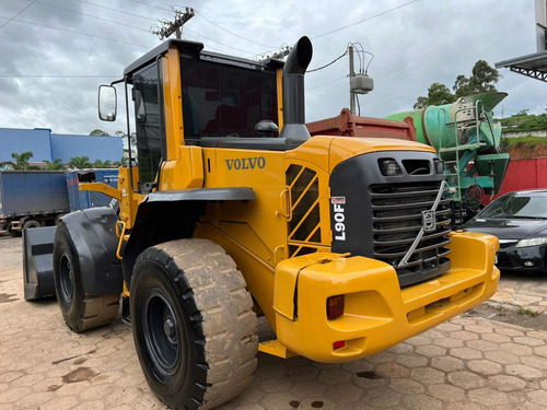 Imagem 5 de 11 de Pá Carregadeira Volvo L90 2013