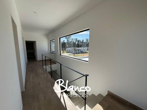 Casa En Venta En Santo Tomás, Pilar, G.b.a. Zona Norte