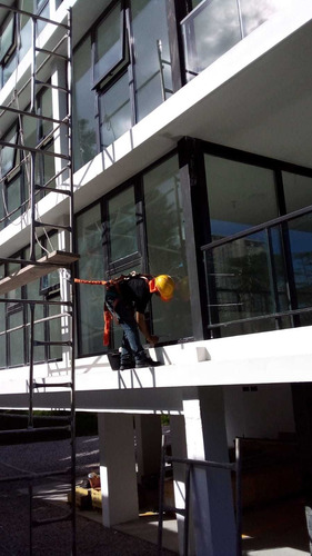 Imagen 9 de 10 de Limpiezas De Edificios Final De Obra Oficinas Casas Mudanzas