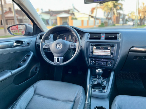 Imagen 13 de 15 de Volkswagen Vento 2.5 Luxury Cuero Full Mt (no 2012, No 2013)