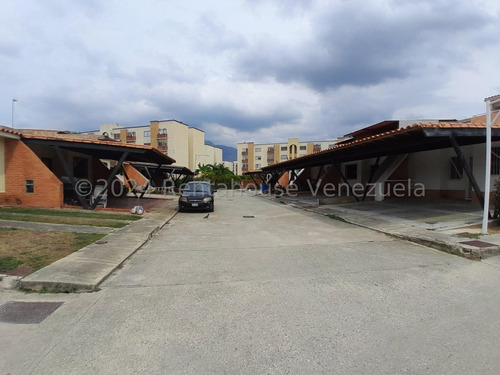 Casa En Obra Gris, Con Todo El Material Para Culminar A Su Gusto, Muebles De Cocina Con El Tope De Cuarzo Para Instalar, Porcelanato, Excelente Oportunidad, Conjunto