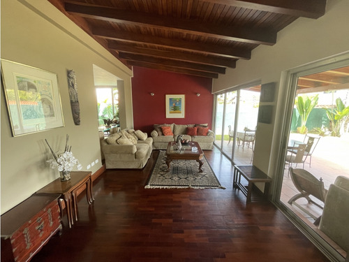 Se Alquila Casa 360m2 5h+s/4b+s/4pe Lomas De La Lagunita