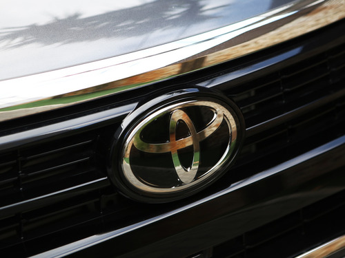 Toyota Hilux 2.8 D-4D TURBO DIESEL CD SRX PLUS 4X4 AUTOMÁTICO