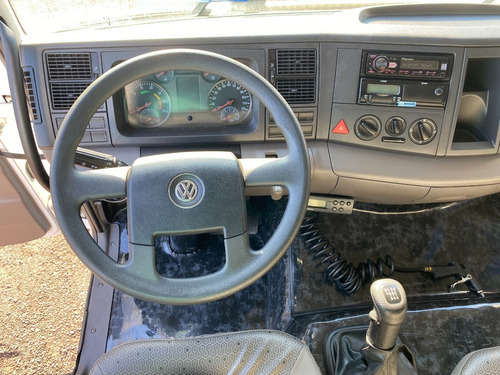Imagem 7 de 14 de Vw 17.230 Robust 4x2 2019 Toco Com Baú Frigorífico Gancheiro